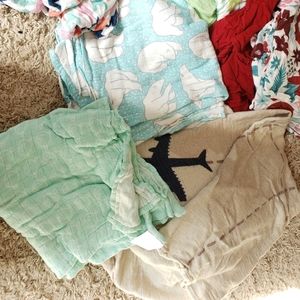 4 good play condition Tula Baby Blakets